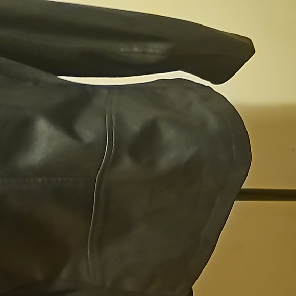 Black leather jacket - Picture 12 of 13